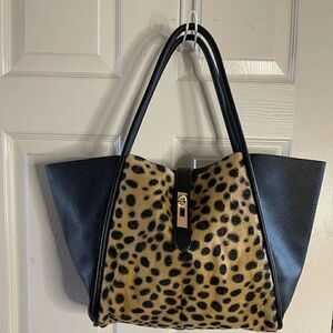Un billion leopard print and black leather tote bag with gold tone hardwares